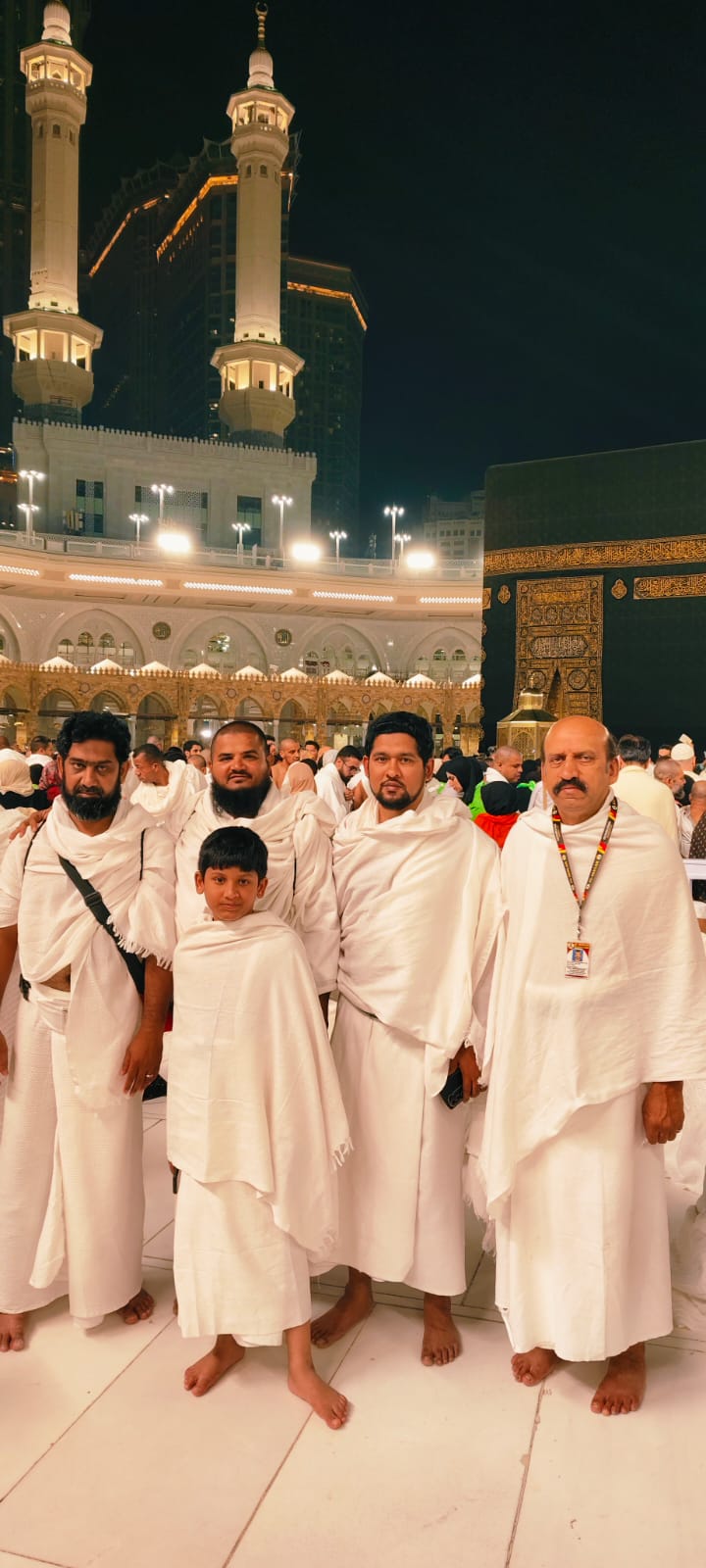 Pilgrims in ihram at the Kaaba, Masjid al-Haram